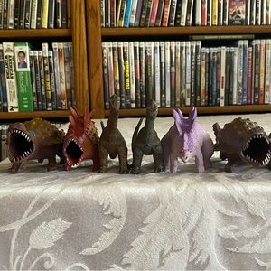 12 Medium/Large Dinosaurs Figures